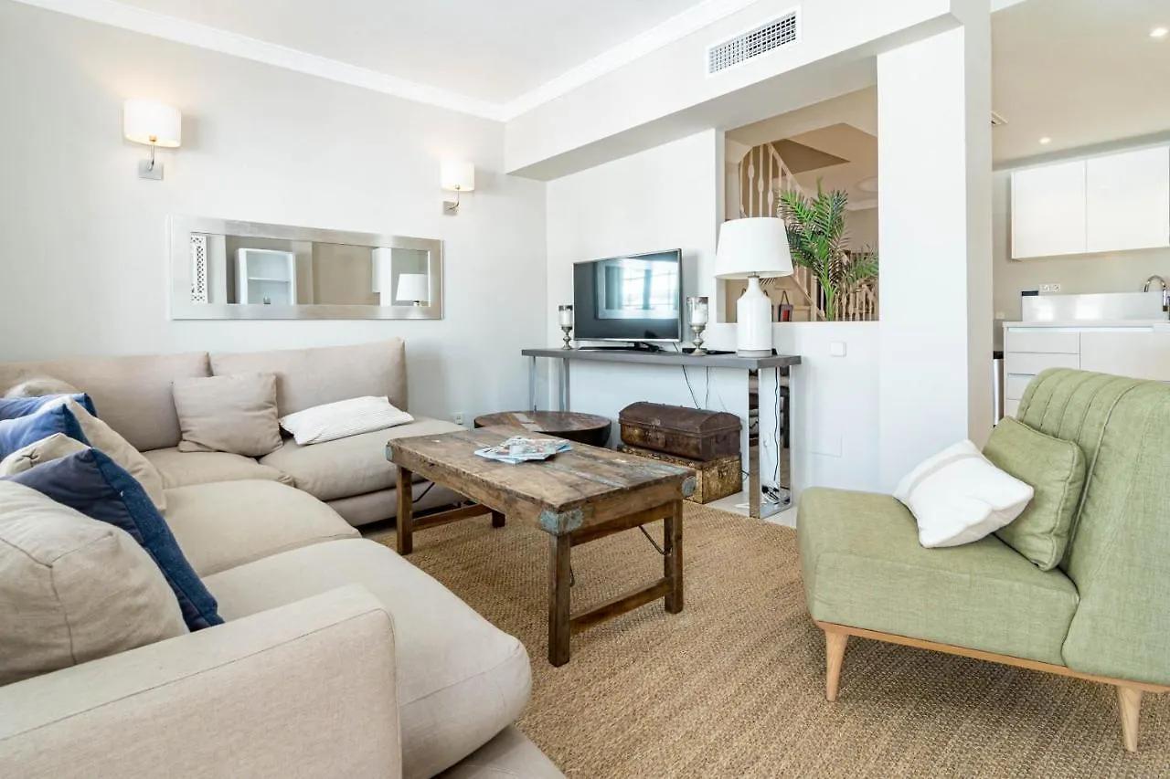 Captivating Coastal Townhouse In Aloha Pueblo With Amazing Mountain Views Marbella 0*,
