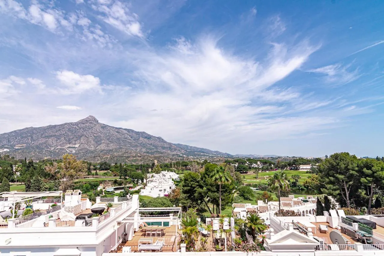 Captivating Coastal Townhouse In Aloha Pueblo With Amazing Mountain Views Marbella Spagna