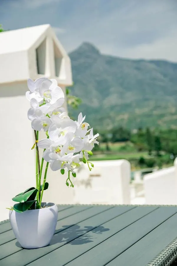 Captivating Coastal Townhouse In Aloha Pueblo With Amazing Mountain Views Marbella 0*,