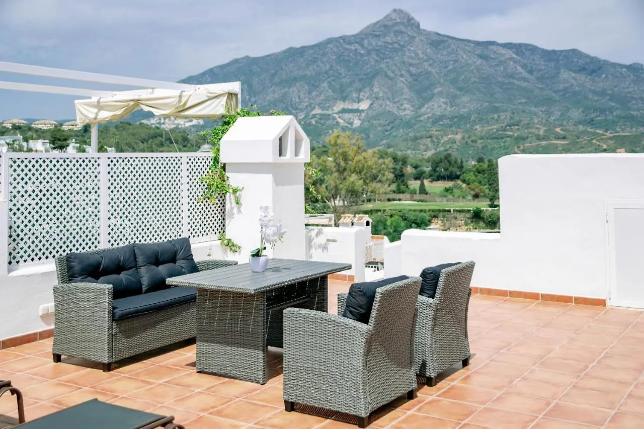 Casa vacanze Captivating Coastal Townhouse In Aloha Pueblo With Amazing Mountain Views Marbella