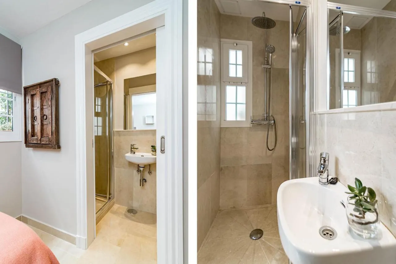 Captivating Coastal Townhouse In Aloha Pueblo With Amazing Mountain Views ماربيا بيت للعطل